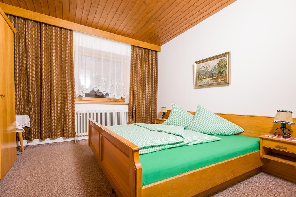 Gaestehaus Helga Scharnitz Room photo