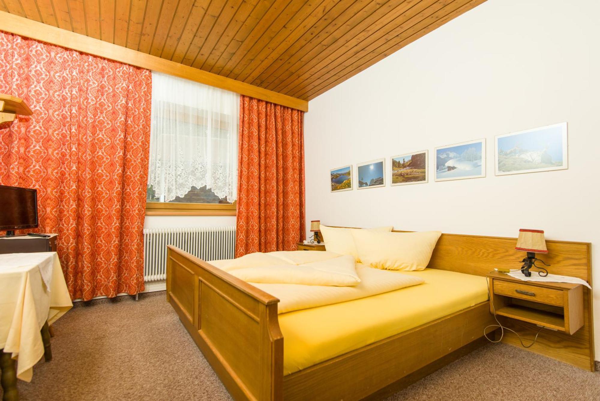 Gaestehaus Helga Scharnitz Room photo